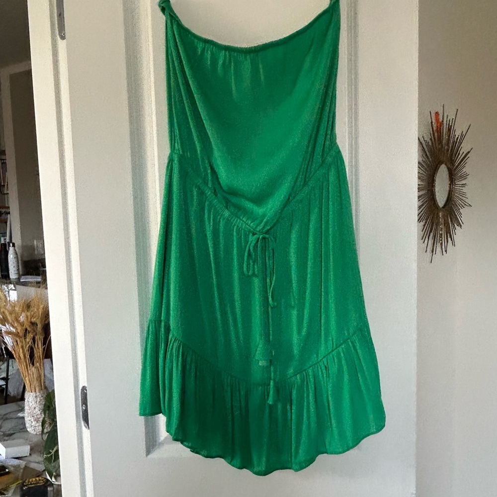 Green strapless dress
